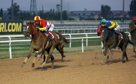 Çukurova Gazeteciler Cemiyeti Koşusu’nda galibiyet Syntagma’nın oldu