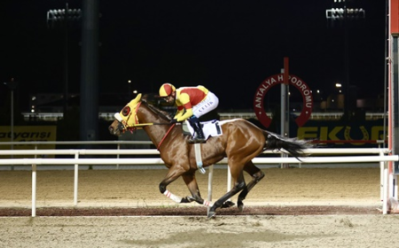 Uluslararası Finike Koşusu'nun Galibi Bay Nalçakan Oldu