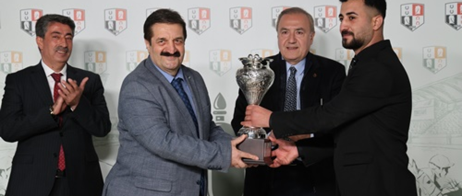 Elazığ Belediye Başkanlığı Koşusu'nda Şampiyon Tribal Chief!